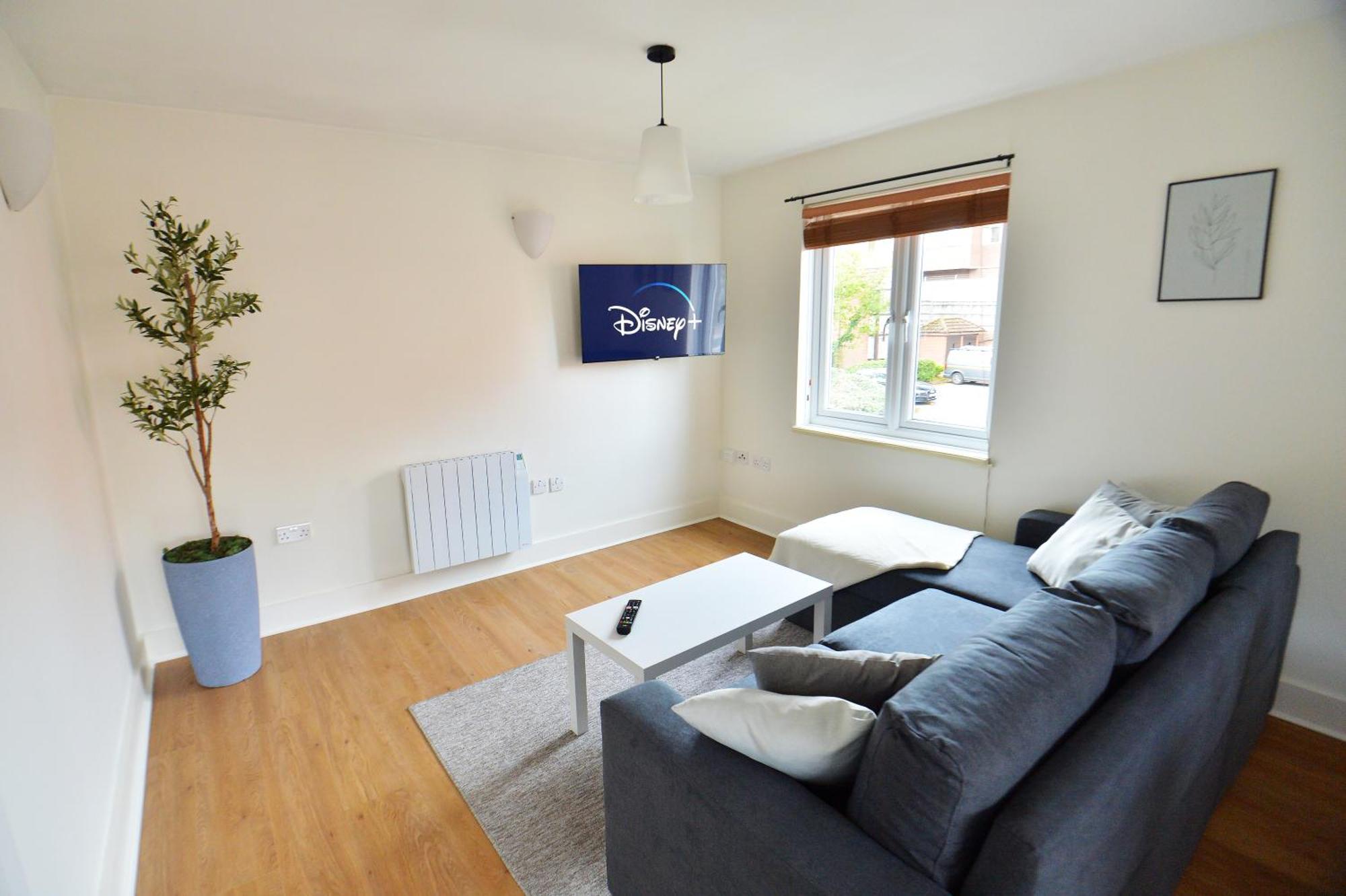 Stylish 2Br Flat - 2 Free Parking Spaces - Near Lgw Airport ครอว์ลีย์ ภายนอก รูปภาพ