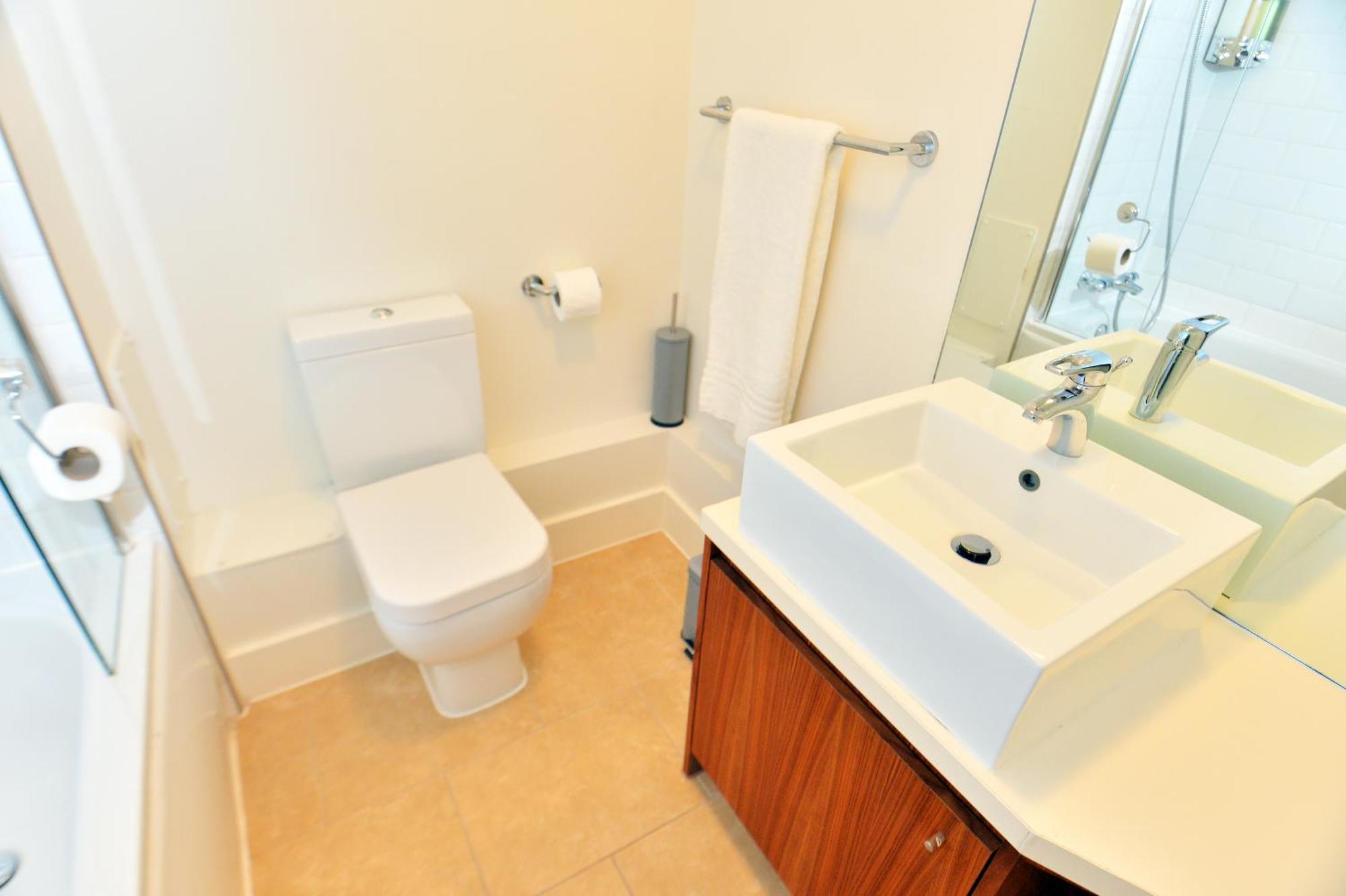 Stylish 2Br Flat - 2 Free Parking Spaces - Near Lgw Airport ครอว์ลีย์ ภายนอก รูปภาพ