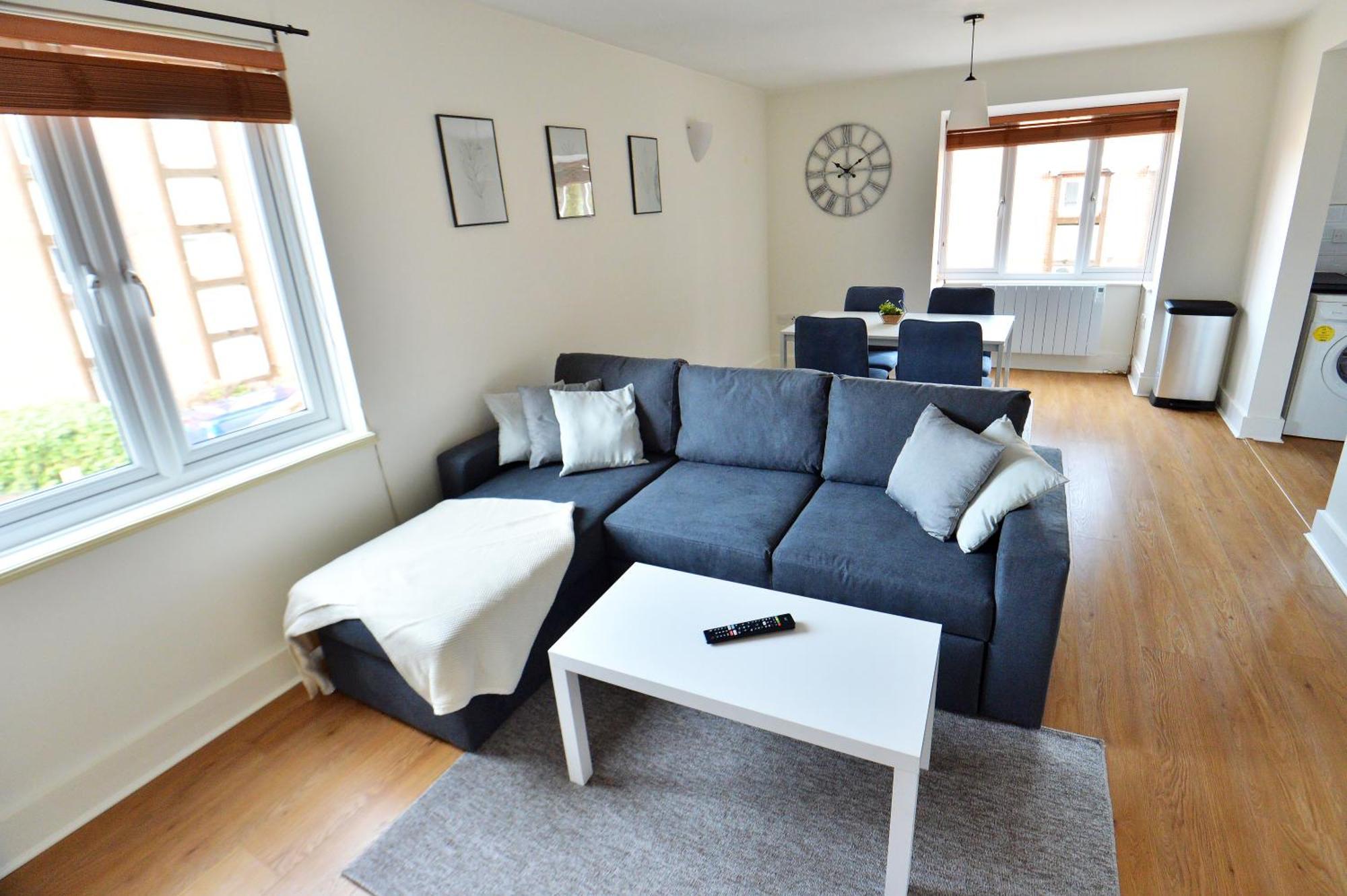 Stylish 2Br Flat - 2 Free Parking Spaces - Near Lgw Airport ครอว์ลีย์ ภายนอก รูปภาพ