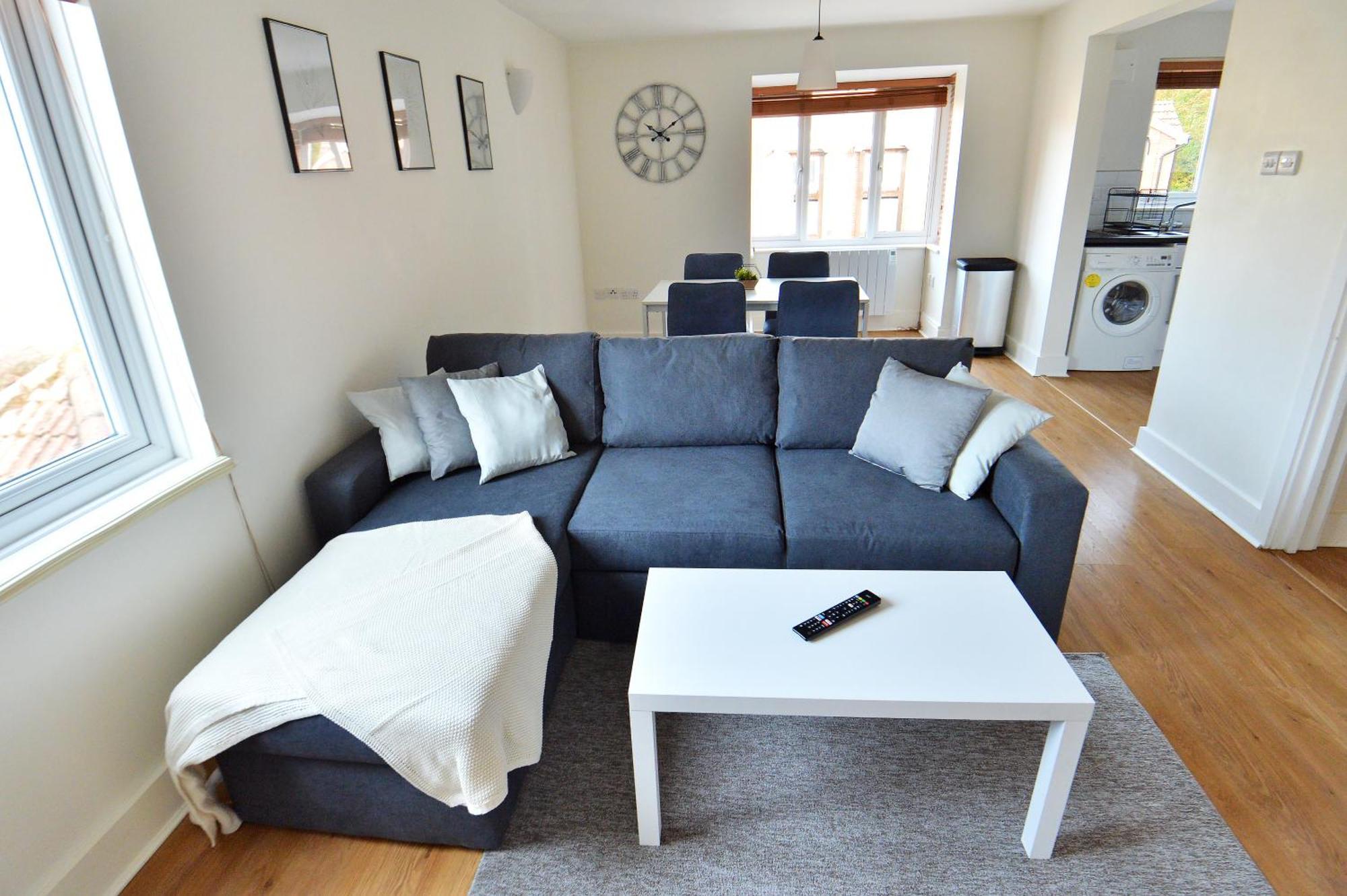 Stylish 2Br Flat - 2 Free Parking Spaces - Near Lgw Airport ครอว์ลีย์ ภายนอก รูปภาพ
